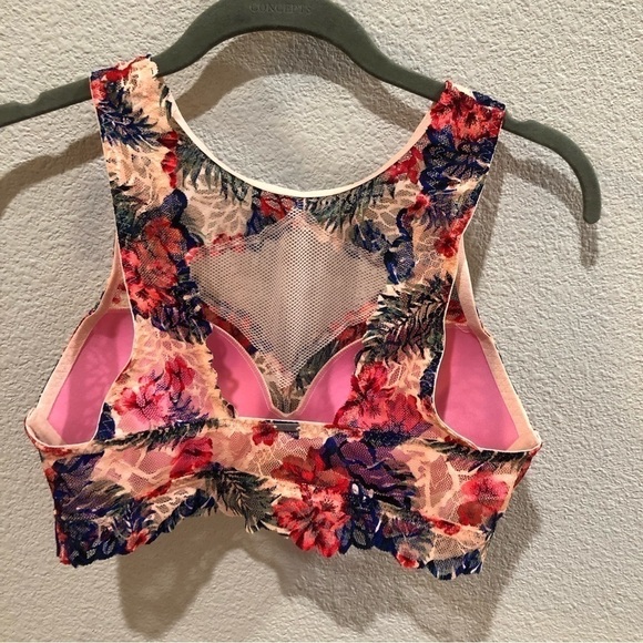 𝅺pink Victoria’s Secret lace and mesh floral print underwire bralette.  Size S - Picture 2 of 7